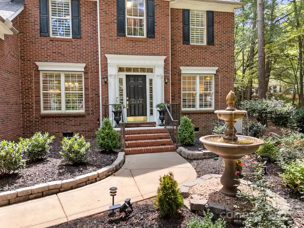 Charlotte, NC 28216,4400 Serene LN