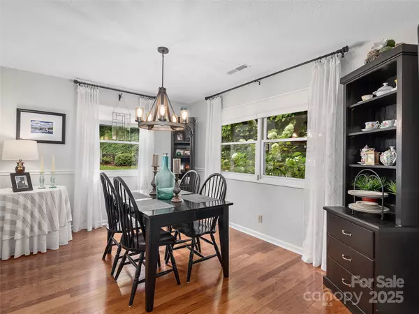Asheville, NC 28803,22 Cedarcliff CIR