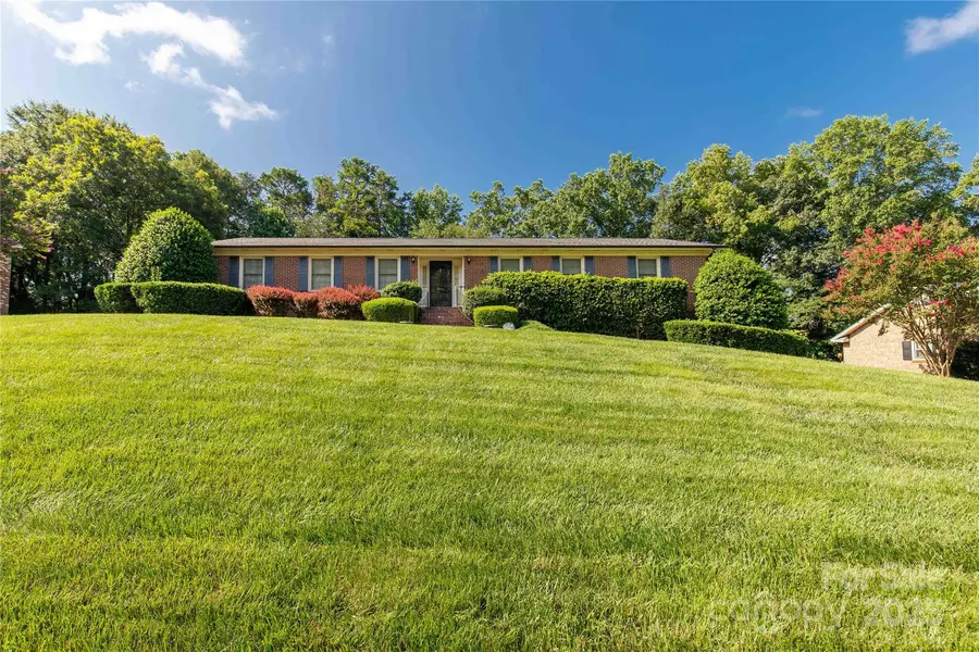 2411 Sandlewood DR, Gastonia, NC 28054