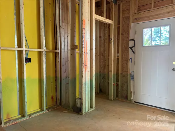 Charlotte, NC 28277,15355 Ballancroft Pkwy #23