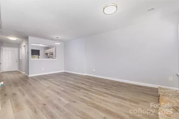 Charlotte, NC 28215,6319 Windsor Gate LN