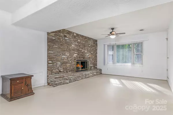 Hendersonville, NC 28739,1425 Hebron RD