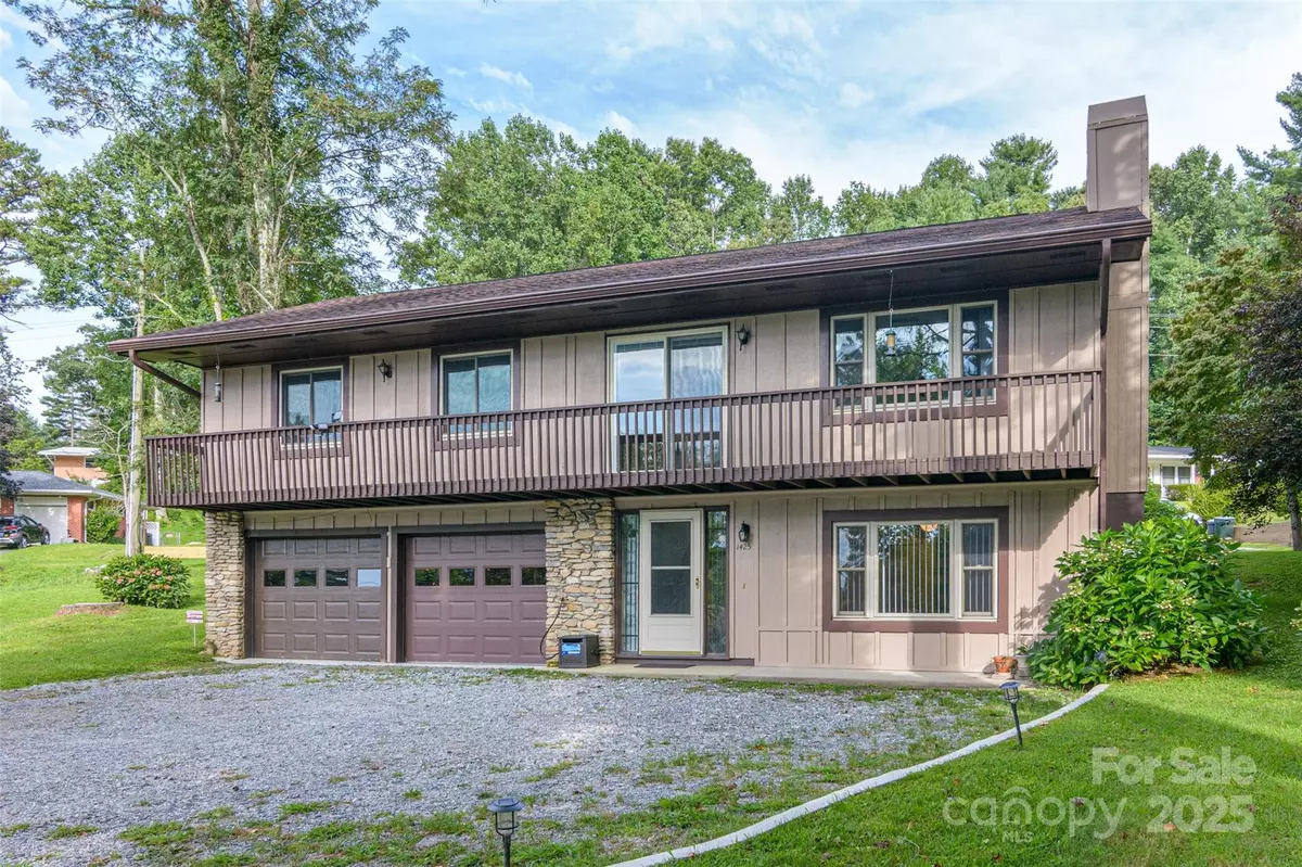 Hendersonville, NC 28739,1425 Hebron RD