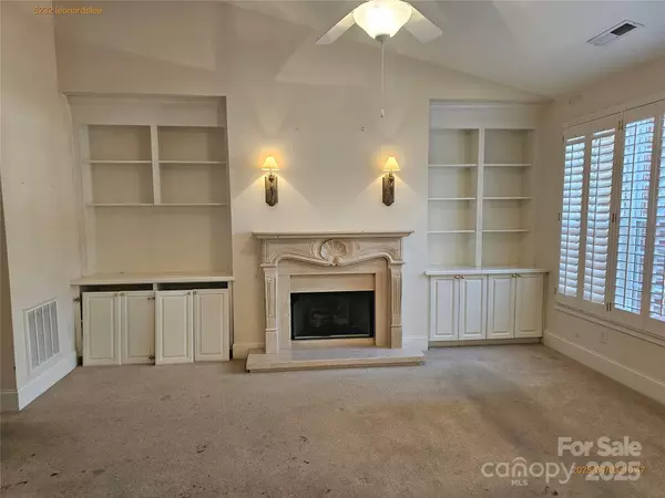 Charlotte, NC 28226,5232 Leonardslee CT