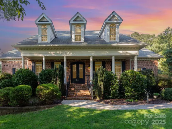 6045 Oxfordshire RD, Waxhaw, NC 28173