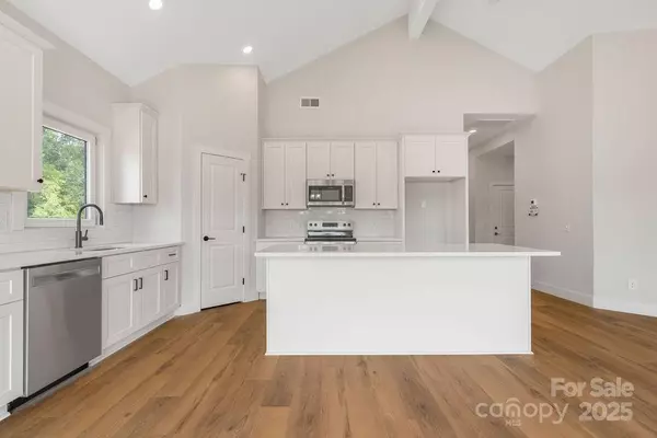 Lincolnton, NC 28092,689 S Grove ST