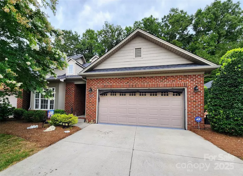 100 N Wentworth DR, Mocksville, NC 27028