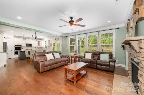 Mooresville, NC 28117,131 Canoe Pole LN