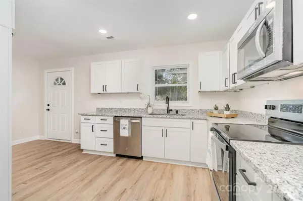 Charlotte, NC 28215,5813 Allenstown DR