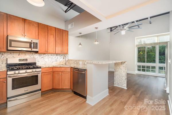 3920 Sharon RD #215, Charlotte, NC 28211