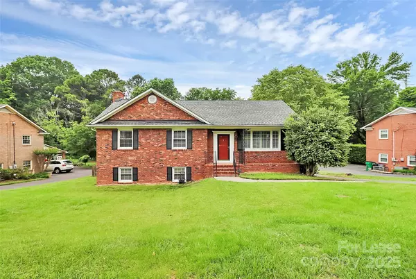 6908 Lancer DR, Charlotte, NC 28226