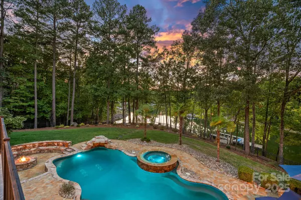 Mooresville, NC 28117,166 White Horse DR