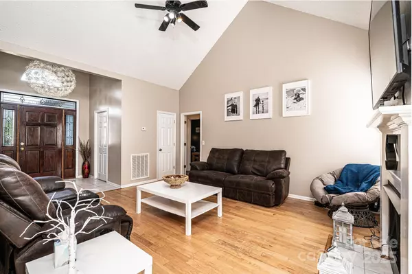 Hickory, NC 28601,5686 Gold Creek Bay DR