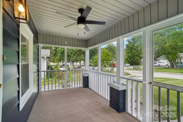 Hendersonville, NC 28792,616 Ray AVE