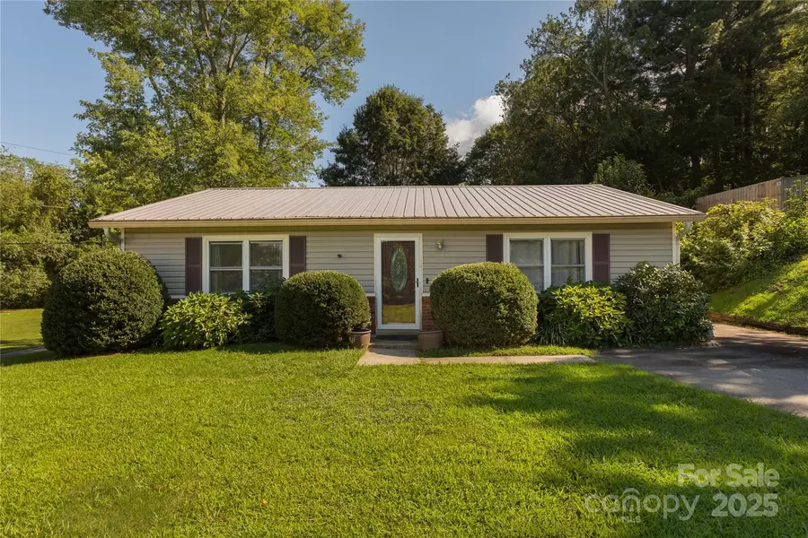 21 Mount Carmel DR, Asheville, NC 28806