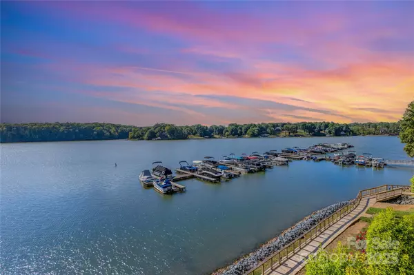 7332 Lake Front DR #6, Charlotte, NC 28278