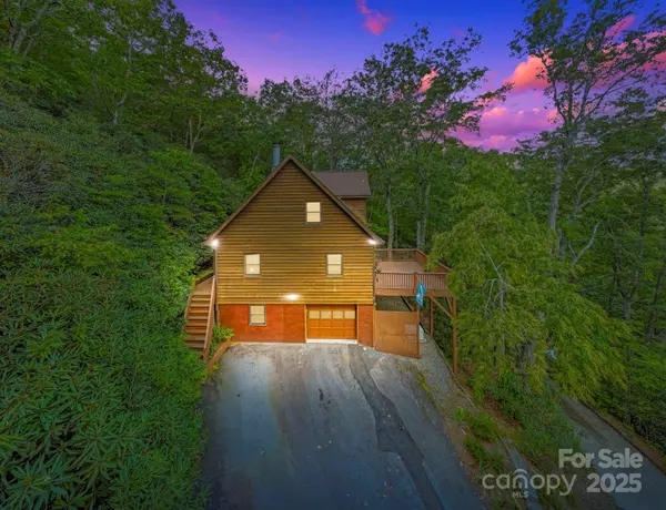 169 Hilltop RD, Black Mountain, NC 28711