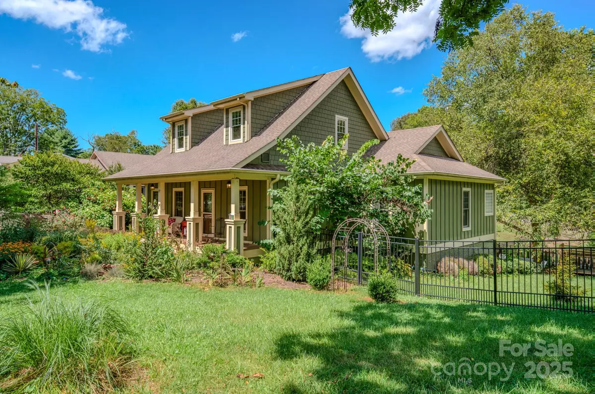 Weaverville, NC 28787,37 Moore ST