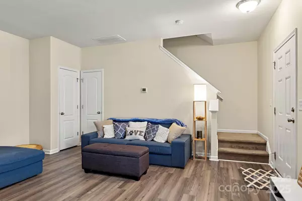 Charlotte, NC 28215,7621 Mockernut DR