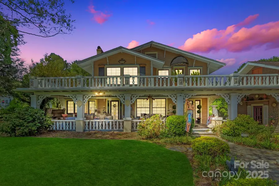 317 Courtland BLVD, Hendersonville, NC 28791