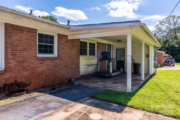 Charlotte, NC 28215,1725 Lakedell DR