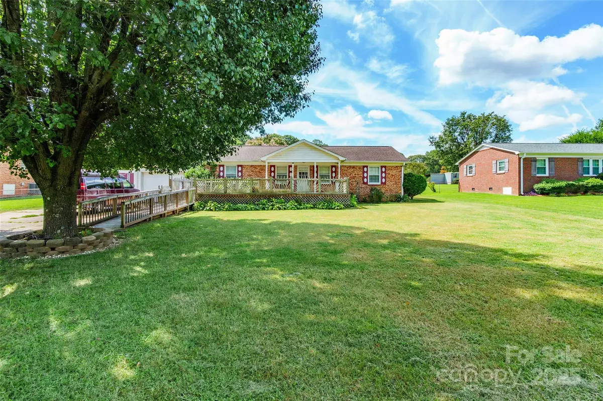 Gastonia, NC 28056,505 Pam DR