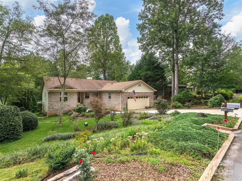 3 Wentworth CT, Etowah, NC 28729