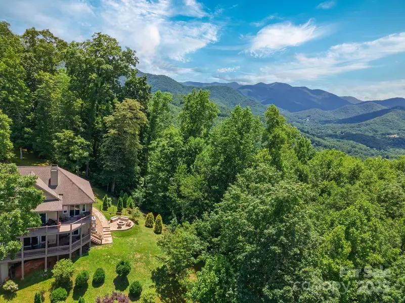 129 Skyline Park DR, Franklin, NC 28734
