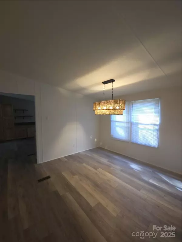 Nebo, NC 28761,258 Log Cabin LN