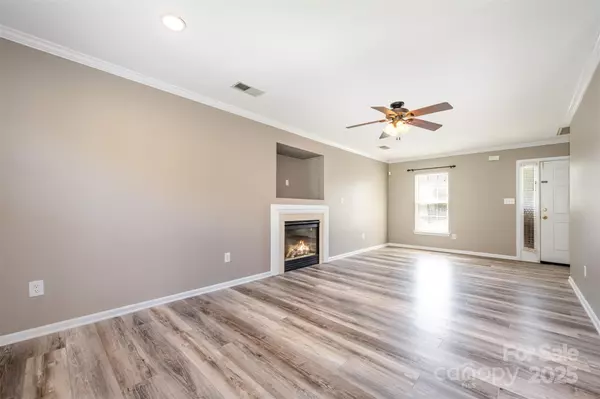 Charlotte, NC 28216,8127 Trotter RD