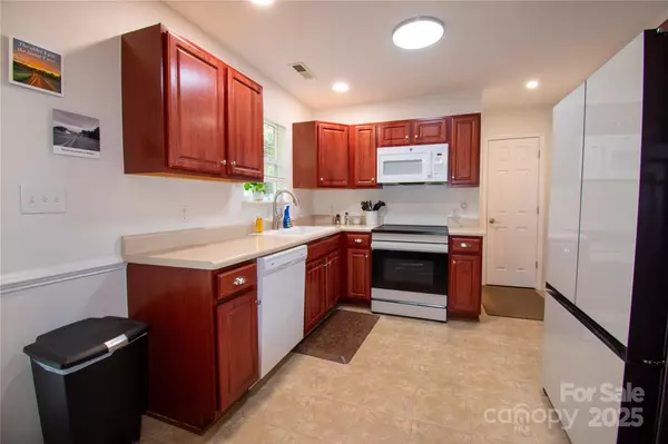 Fletcher, NC 28732,19 Singleton LN