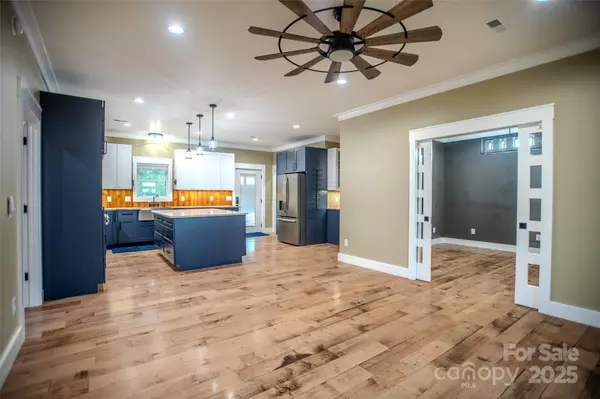 Spruce Pine, NC 28777,765 Dale RD