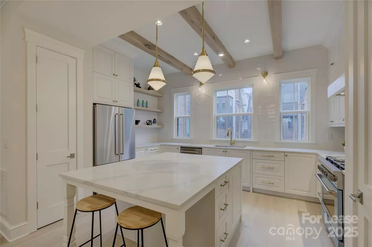 Charlotte, NC 28209,3015 Pinehurst PL