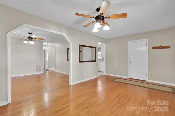 Gastonia, NC 28054,922 Holly DR