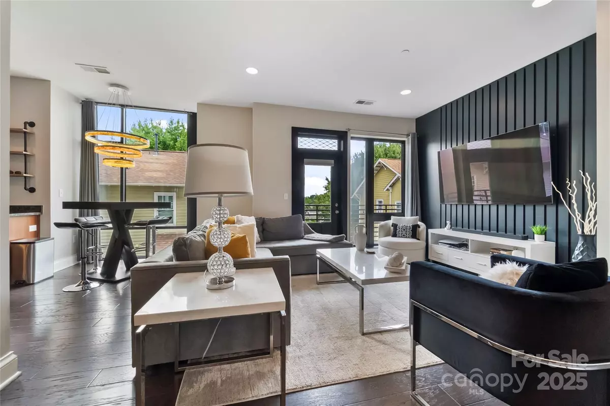 Charlotte, NC 28203,300 Magnolia AVE #206