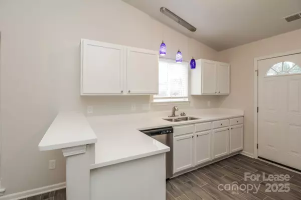 Charlotte, NC 28214,2865 Oasis LN