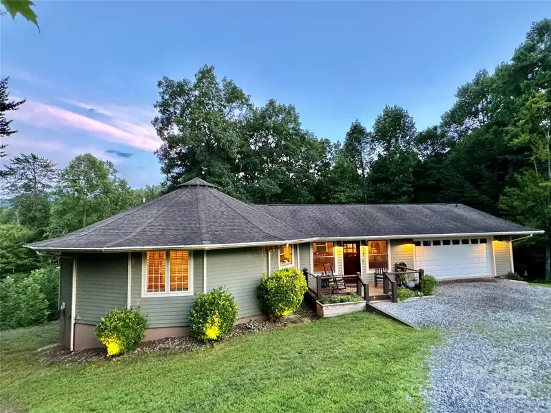 939 Morgan Hill RD, Black Mountain, NC 28711