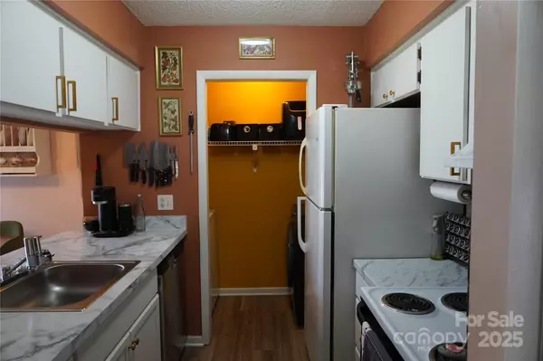 Charlotte, NC 28215,4508 Sharon Chase DR #H