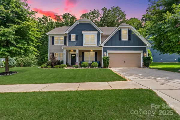 142 Canoe Pole LN, Mooresville, NC 28117