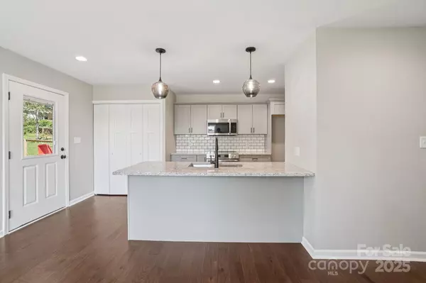 Asheville, NC 28803,17 White AVE