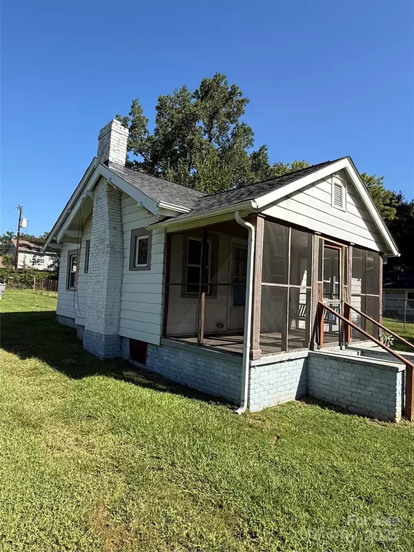 Charlotte, NC 28216,323 N Crigler ST