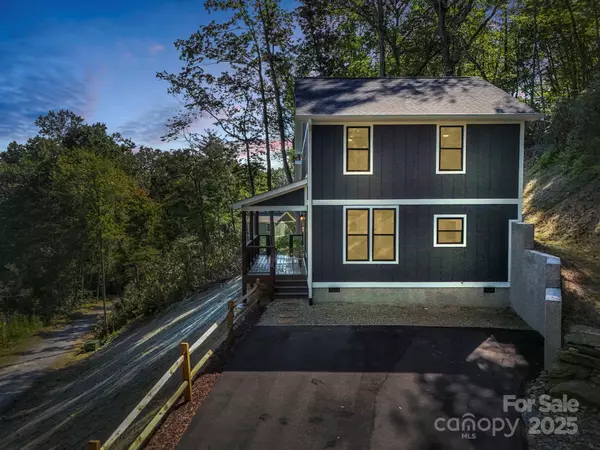 Hendersonville, NC 28791,45 Jennifer DR