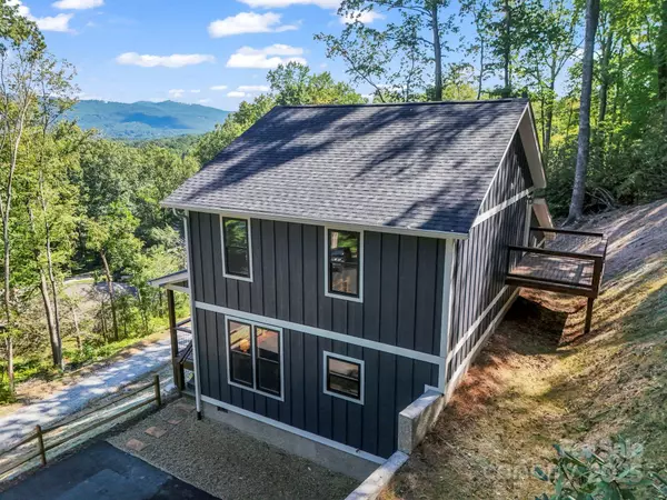 Hendersonville, NC 28791,45 Jennifer DR