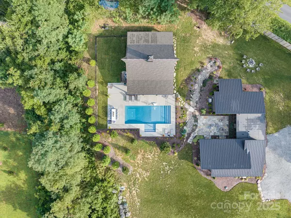 Hendersonville, NC 28792,1138 Green Mountain RD