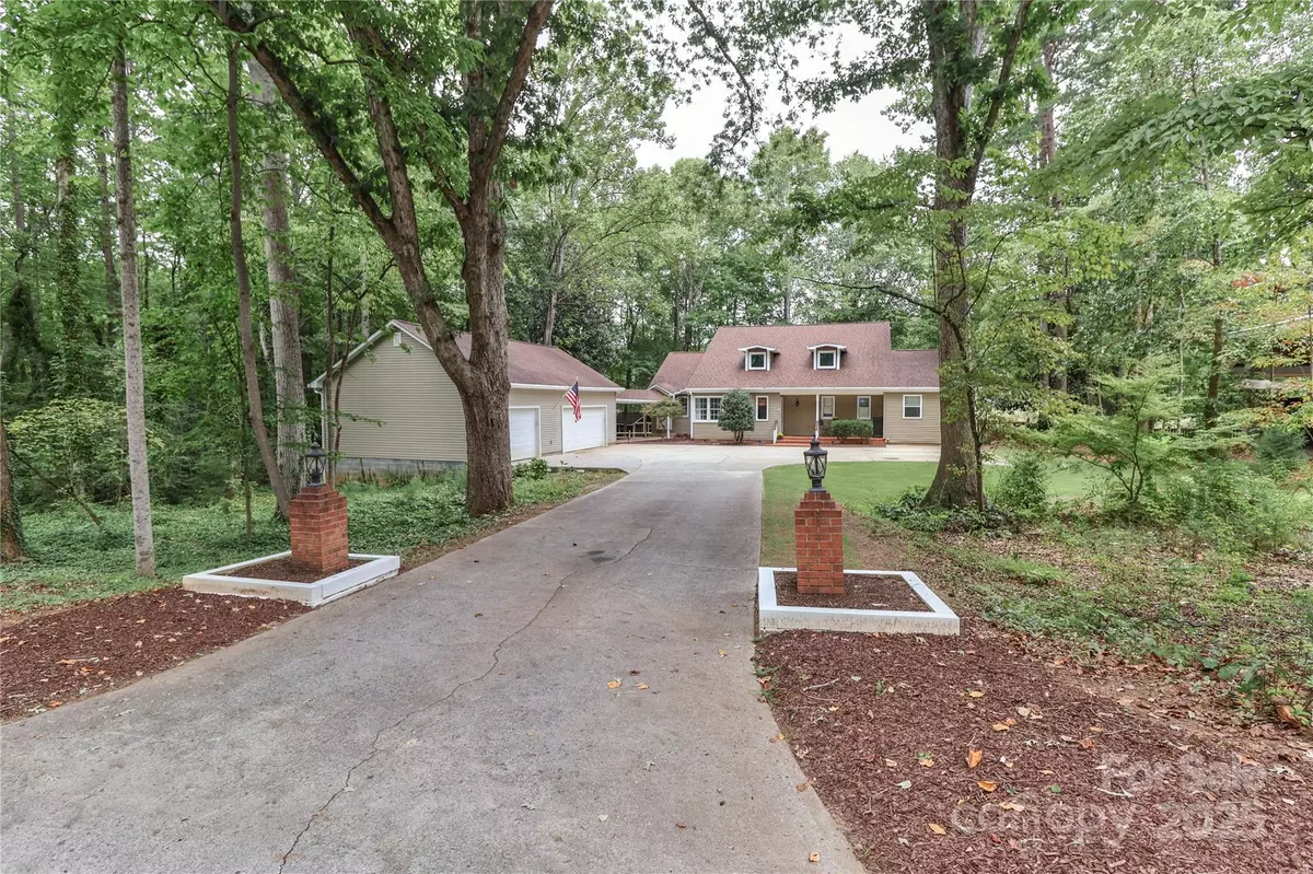 Mooresville, NC 28115,459 W Lowrance AVE