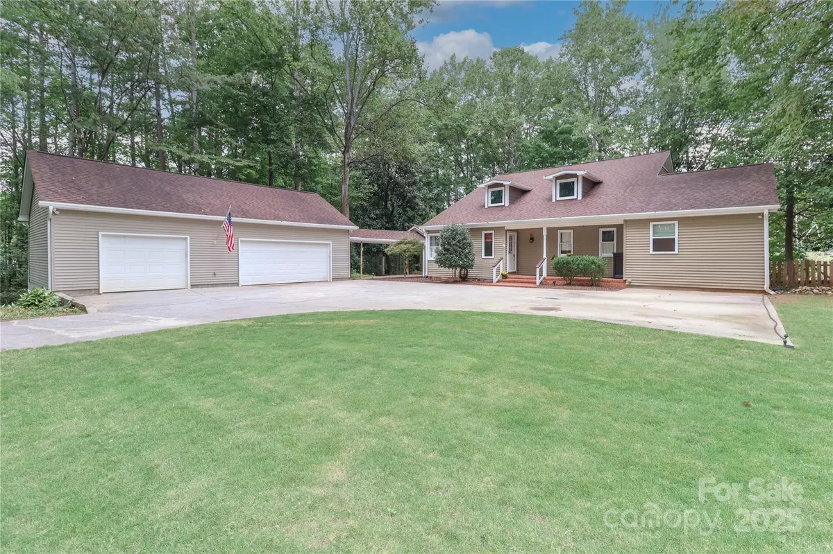 Mooresville, NC 28115,459 W Lowrance AVE
