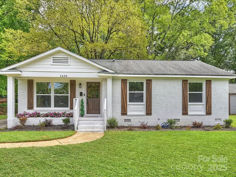 1426 Larkfield LN, Charlotte, NC 28210