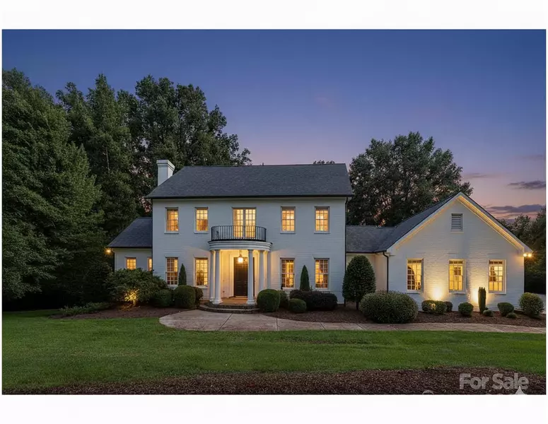 946 Laurel Creek LN, Charlotte, NC 28211