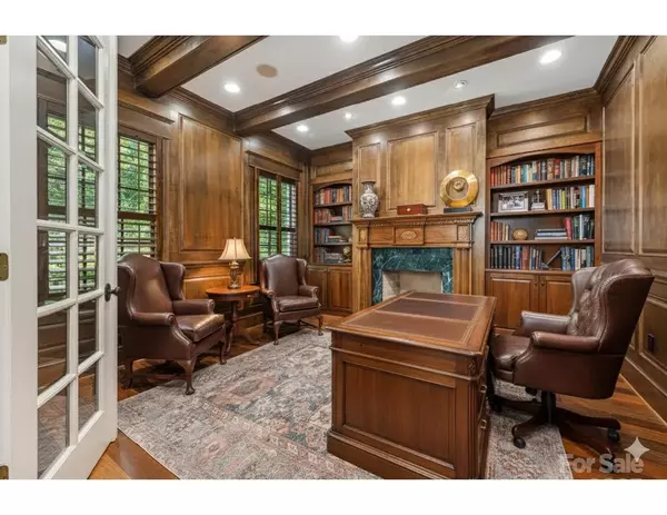 Charlotte, NC 28211,946 Laurel Creek LN