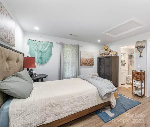 Concord, NC 28025,145 Deal ST SE